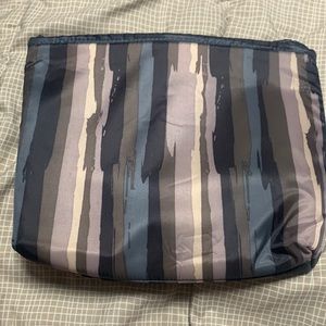 Lug insulated pouch in Painted Pearl